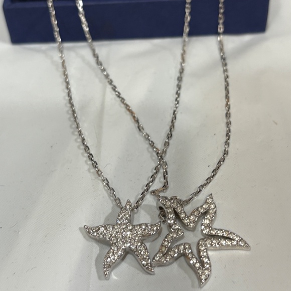 Swarovski Crystal StarFish Pendant & Necklace Silvertone & Box - Picture 6 of 6
